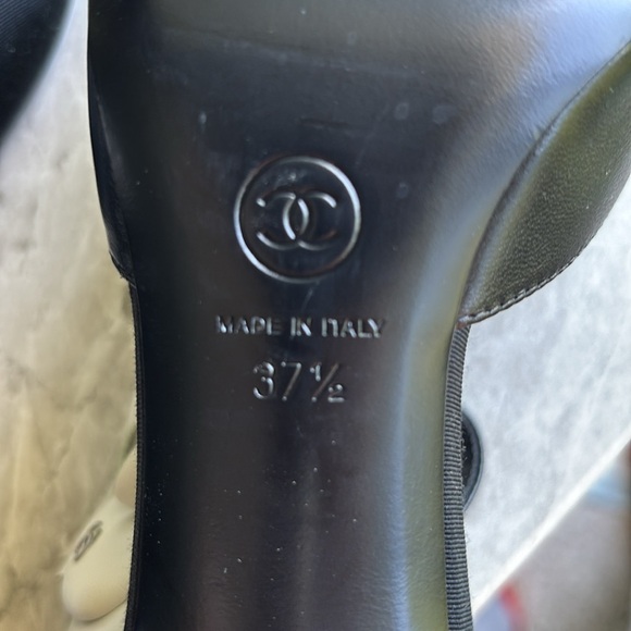 EUC CHANEL 2023 Interlocking CC Logo D'Orsay Pumps black and white 37.5 - Picture 9 of 11